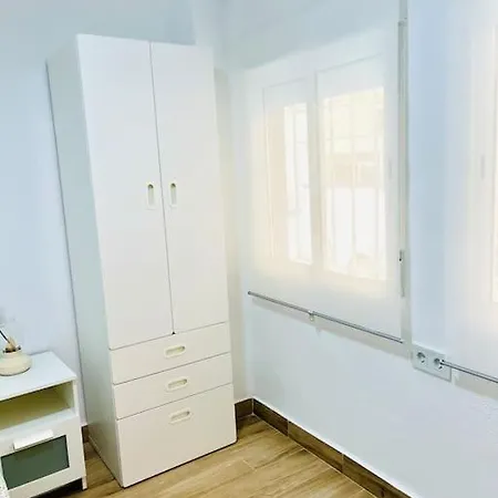 Apartment New Spacious And Cozy - Malaga